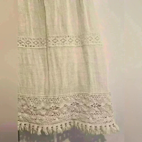 AE White Off The Shoulder Shift Dress - Picture 3 of 6